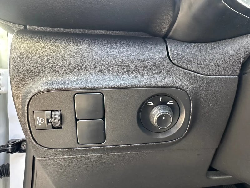 Photo de la voiture CITROEN C3 PureTech 83 S&S BVM5 Shine