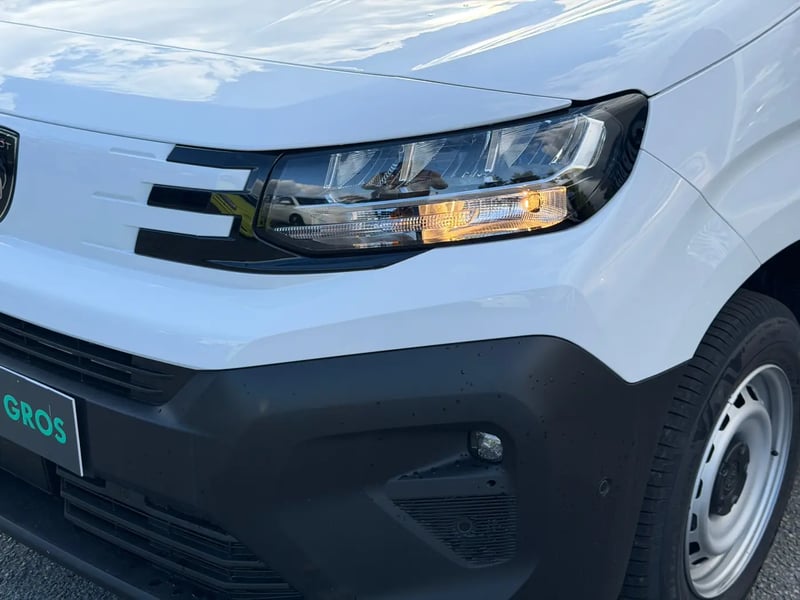 Photo de la voiture PEUGEOT PARTNER FOURGON FGN DIESEL 100 CH M MANUELLE