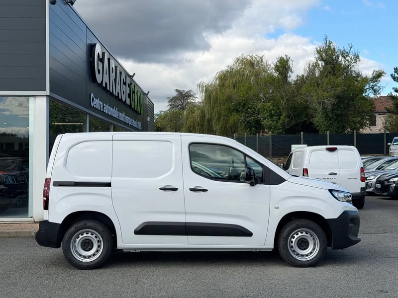 Photo de la voiture PEUGEOT PARTNER FOURGON FGN DIESEL 100 CH M MANUELLE