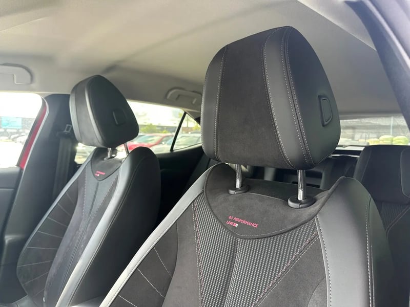 Photo de la voiture DS DS 4 PureTech 130 EAT8 Performance Line+