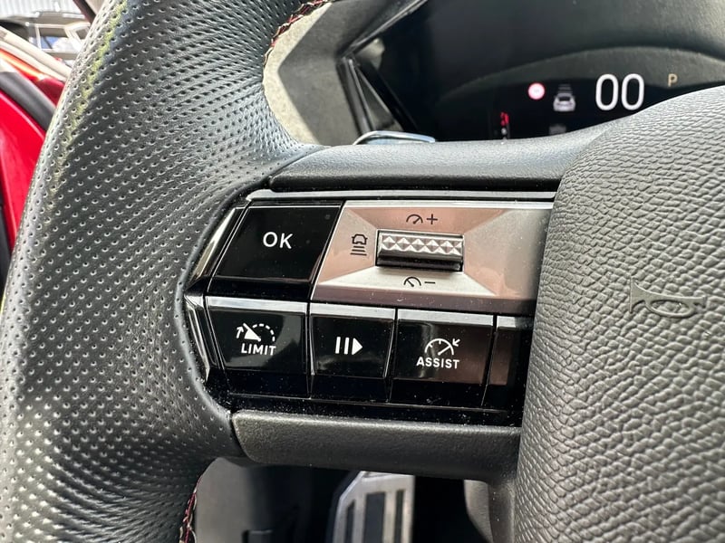 Photo de la voiture DS DS 4 PureTech 130 EAT8 Performance Line+