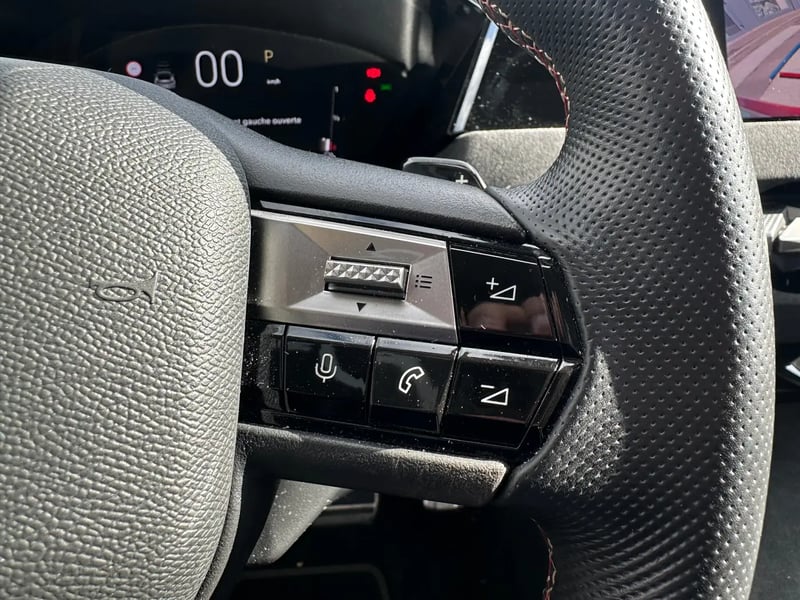 Photo de la voiture DS DS 4 PureTech 130 EAT8 Performance Line+