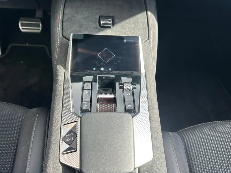 Photo de la voiture DS DS 4 PureTech 130 EAT8 Performance Line+