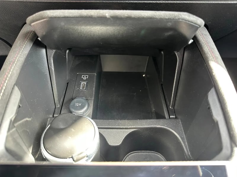 Photo de la voiture DS DS 4 PureTech 130 EAT8 Performance Line+