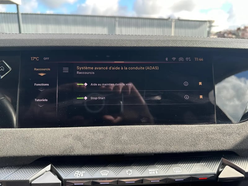 Photo de la voiture DS DS 4 PureTech 130 EAT8 Performance Line+