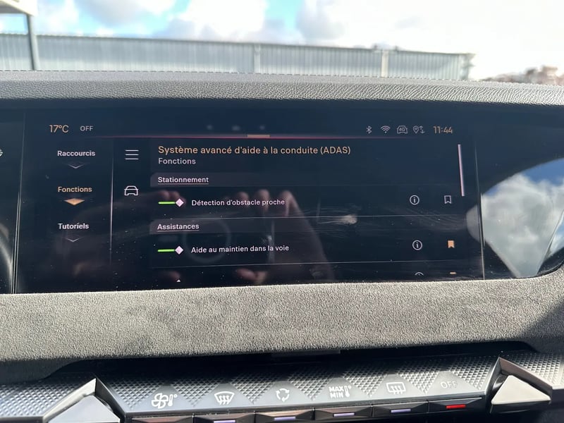 Photo de la voiture DS DS 4 PureTech 130 EAT8 Performance Line+
