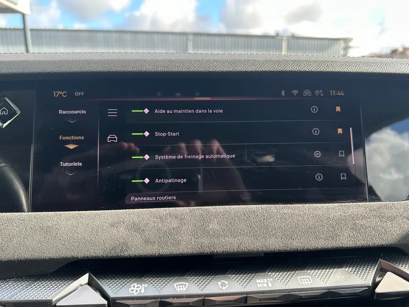 Photo de la voiture DS DS 4 PureTech 130 EAT8 Performance Line+