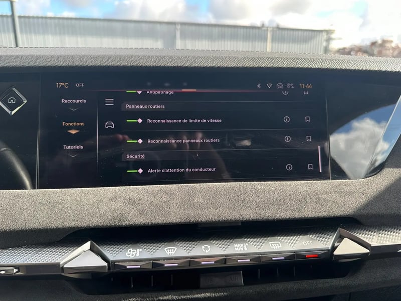 Photo de la voiture DS DS 4 PureTech 130 EAT8 Performance Line+