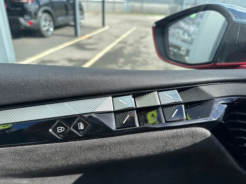Photo de la voiture DS DS 4 PureTech 130 EAT8 Performance Line+