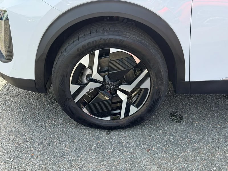Photo de la voiture PEUGEOT 2008 ELECTRIQUE 156 ch 54 kWh Allure