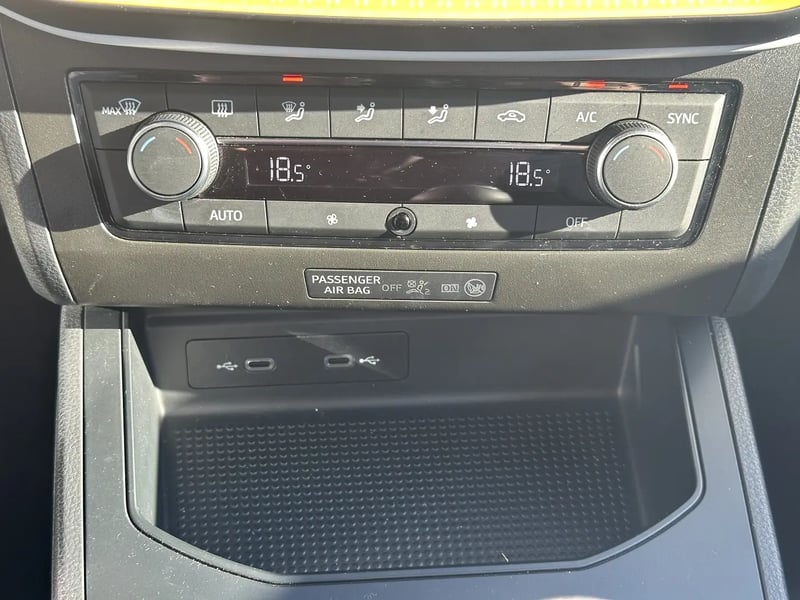 Photo de la voiture SEAT IBIZA 1.0 EcoTSI 110 ch S/S BVM6 Style