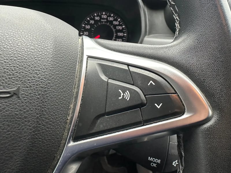 Photo de la voiture DACIA DUSTER Blue dCi 115 4x4 15 ans