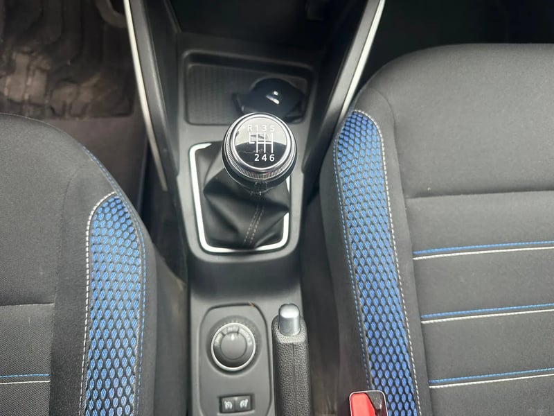 Photo de la voiture DACIA DUSTER Blue dCi 115 4x4 15 ans