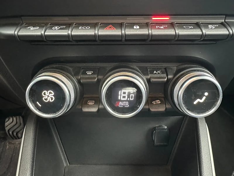 Photo de la voiture DACIA DUSTER Blue dCi 115 4x4 15 ans