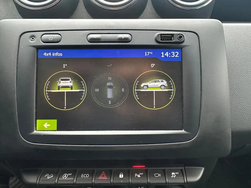 Photo de la voiture DACIA DUSTER Blue dCi 115 4x4 15 ans