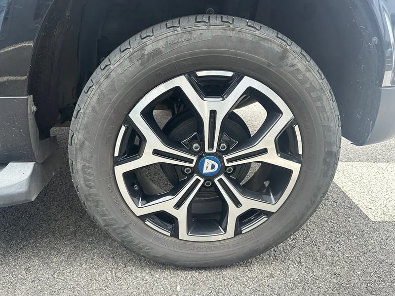 Photo de la voiture DACIA DUSTER Blue dCi 115 4x4 15 ans