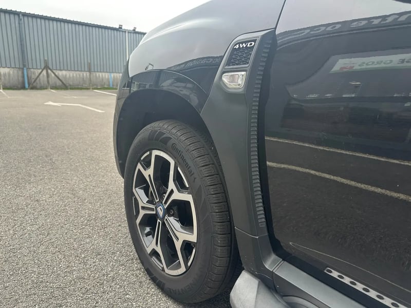 Photo de la voiture DACIA DUSTER Blue dCi 115 4x4 15 ans