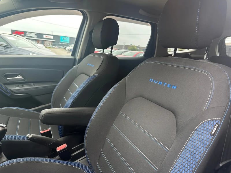 Photo de la voiture DACIA DUSTER Blue dCi 115 4x4 15 ans