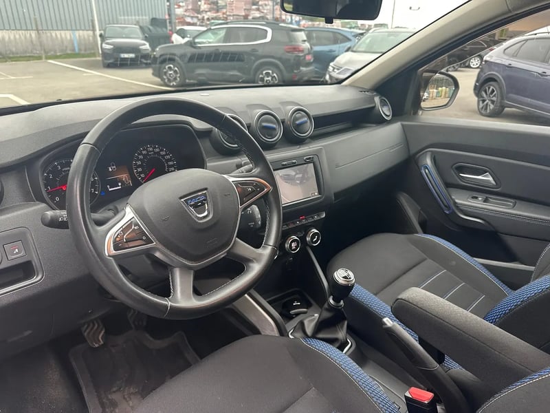 Photo de la voiture DACIA DUSTER Blue dCi 115 4x4 15 ans