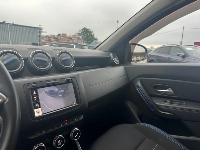 Photo de la voiture DACIA DUSTER Blue dCi 115 4x4 15 ans