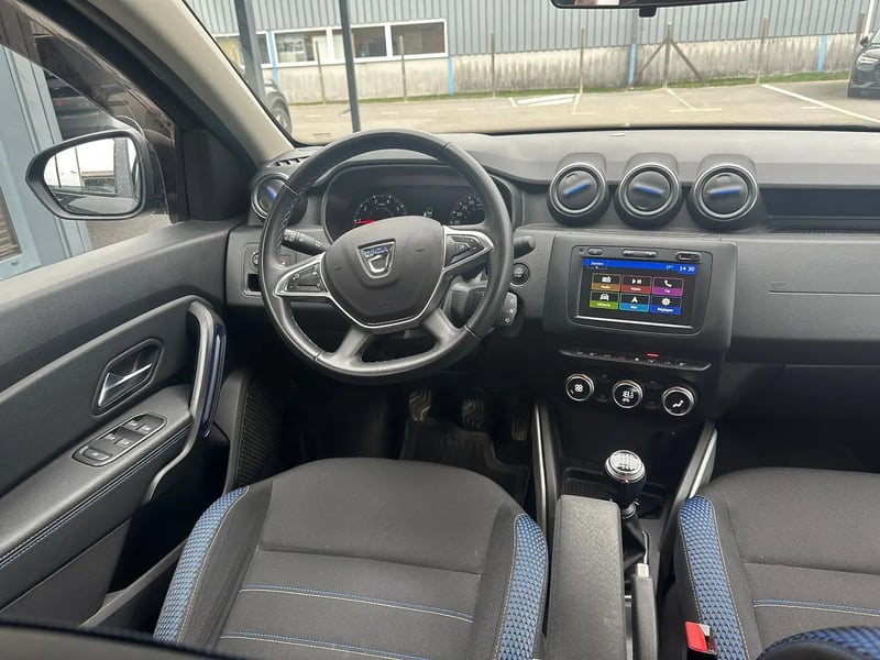 Photo de la voiture DACIA DUSTER Blue dCi 115 4x4 15 ans