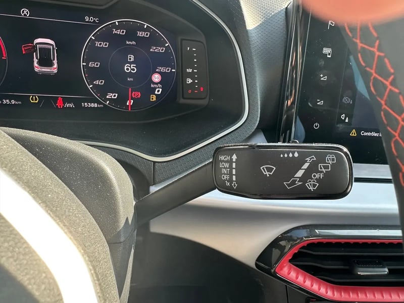 Photo de la voiture SEAT ARONA 1.0 TSI 110 ch Start/Stop BVM6 FR