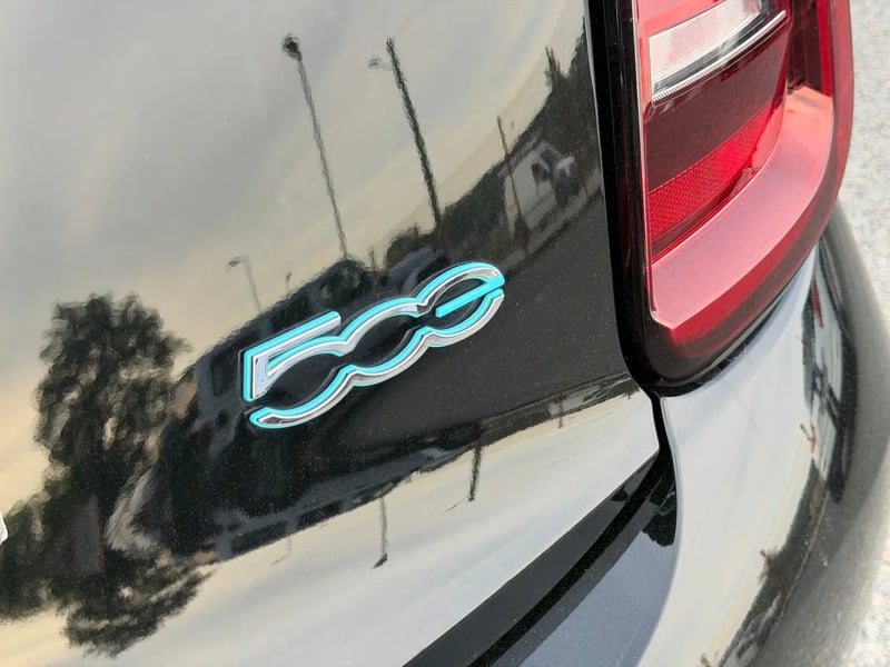 Photo de la voiture FIAT 500e CABRIOLET 500C e 118 ch Nouvelle 500