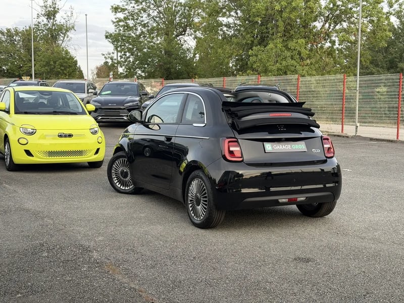 Photo de la voiture FIAT 500e CABRIOLET 500C e 118 ch Nouvelle 500