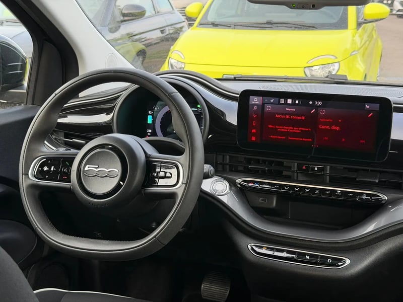 Photo de la voiture FIAT 500e CABRIOLET 500C e 118 ch Nouvelle 500