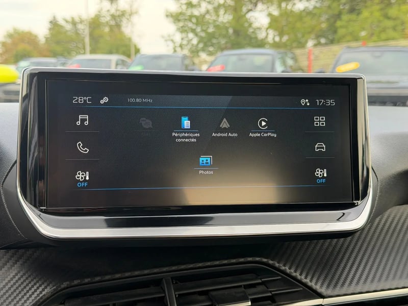 Photo de la voiture PEUGEOT 208 Hybrid 100 e-DCS6 Style