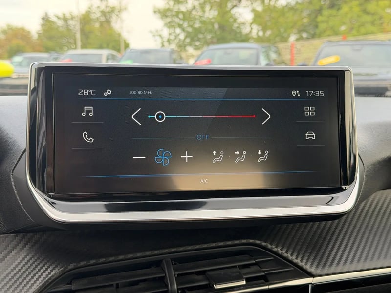 Photo de la voiture PEUGEOT 208 Hybrid 100 e-DCS6 Style