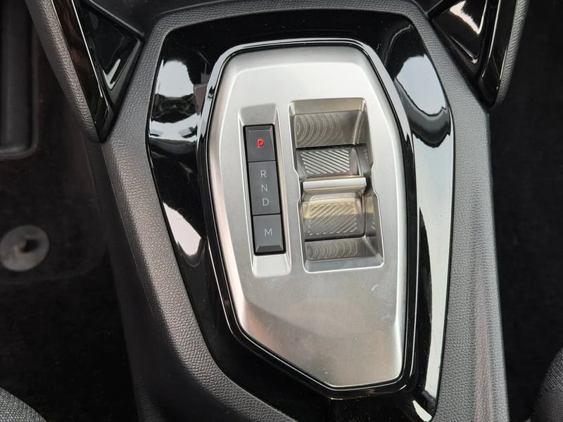 Photo de la voiture PEUGEOT 208 Hybrid 100 e-DCS6 Style