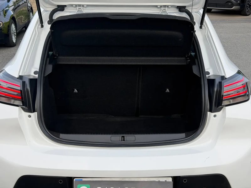Photo de la voiture PEUGEOT 208 Hybrid 100 e-DCS6 Style