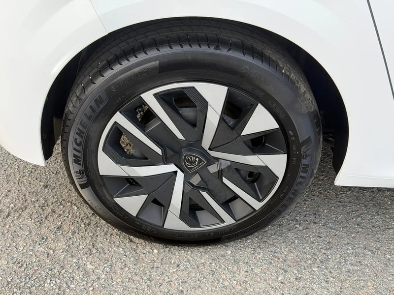 Photo de la voiture PEUGEOT 208 Hybrid 100 e-DCS6 Style