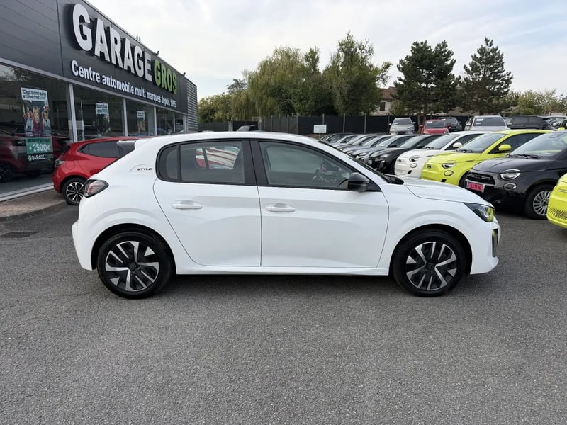 Photo de la voiture PEUGEOT 208 Hybrid 100 e-DCS6 Style