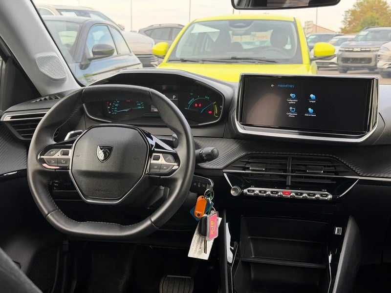Photo de la voiture PEUGEOT 208 Hybrid 100 e-DCS6 Style