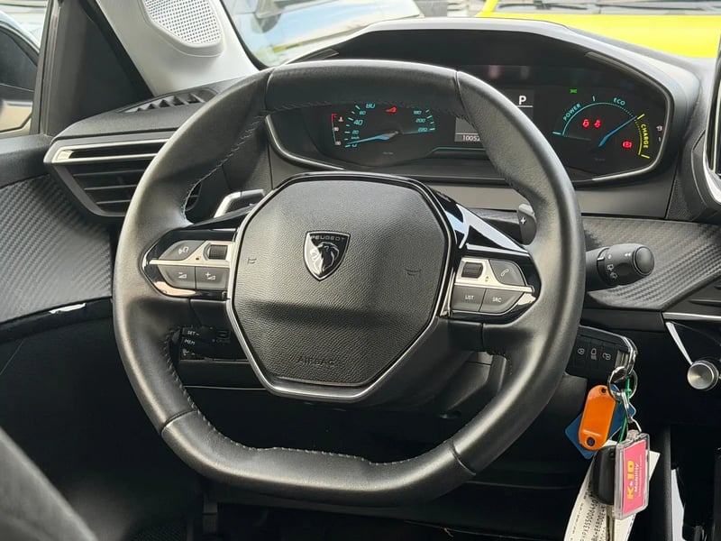 Photo de la voiture PEUGEOT 208 Hybrid 100 e-DCS6 Style