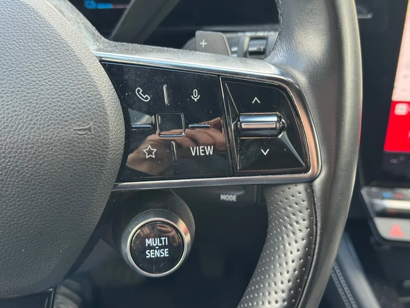 Photo de la voiture RENAULT ESPACE VI E-Tech hybrid 200 Techno
