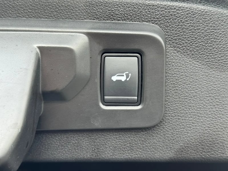 Photo de la voiture RENAULT ESPACE VI E-Tech hybrid 200 Techno