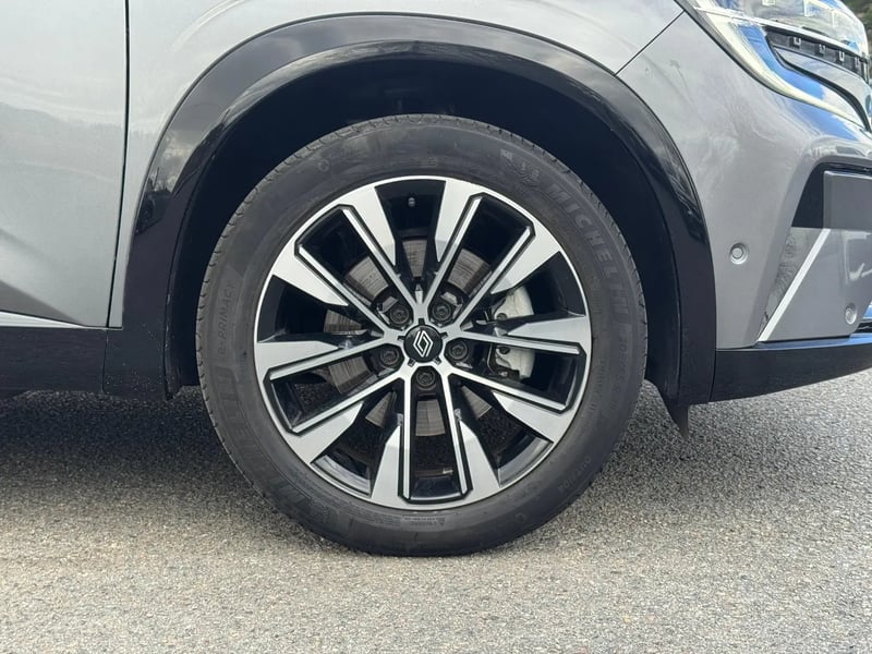 Photo de la voiture RENAULT ESPACE VI E-Tech hybrid 200 Techno