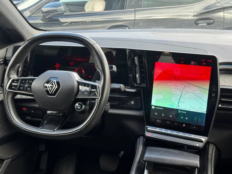 Photo de la voiture RENAULT ESPACE VI E-Tech hybrid 200 Techno