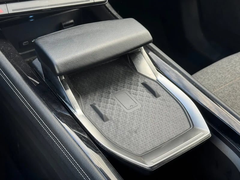 Photo de la voiture RENAULT ESPACE VI E-Tech hybrid 200 Techno