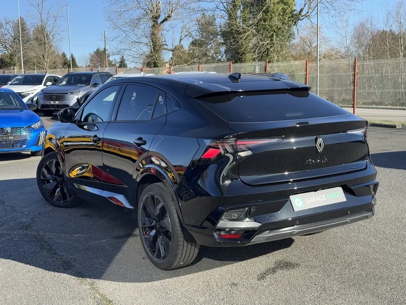 Photo de la voiture RENAULT RAFALE E-Tech full hybrid 200 esprit Alpine