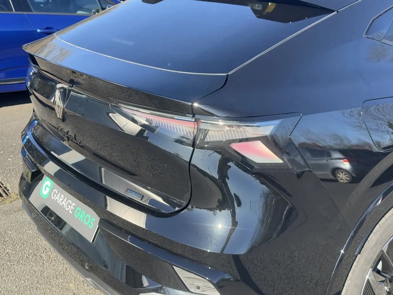 Photo de la voiture RENAULT RAFALE E-Tech full hybrid 200 esprit Alpine
