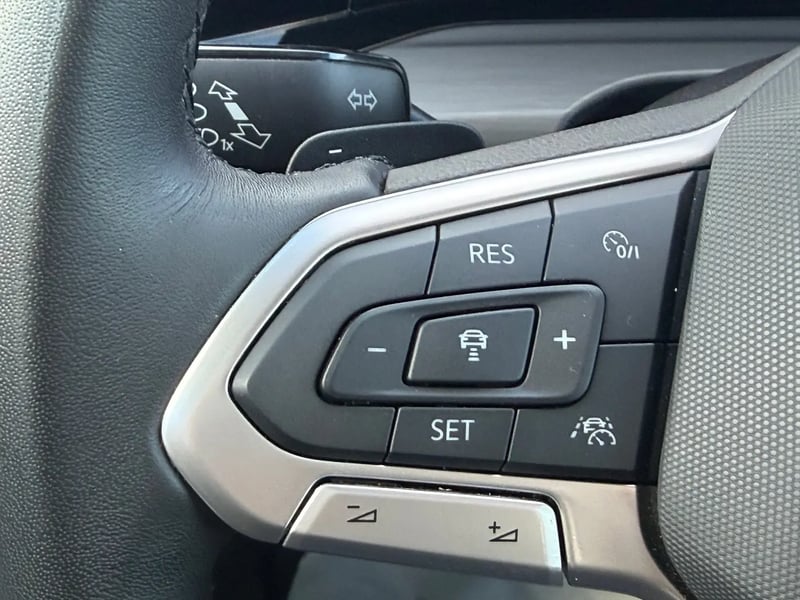 Photo de la voiture VOLKSWAGEN GOLF 1.5 eTSI OPF 150 DSG7 Style
