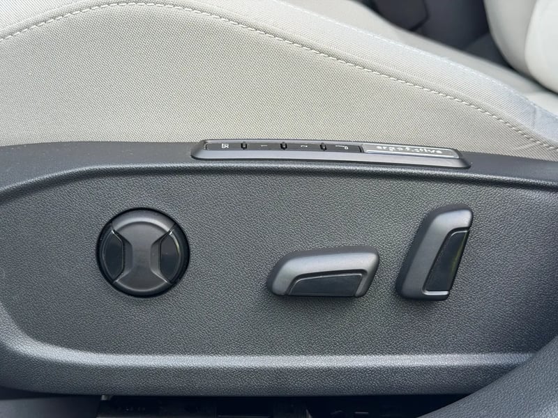 Photo de la voiture VOLKSWAGEN GOLF 1.5 eTSI OPF 150 DSG7 Style