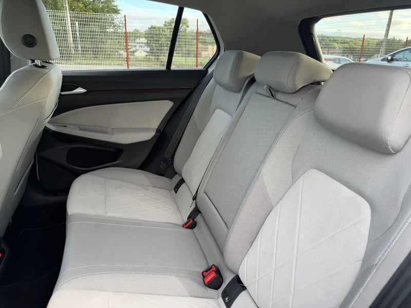 Photo de la voiture VOLKSWAGEN GOLF 1.5 eTSI OPF 150 DSG7 Style