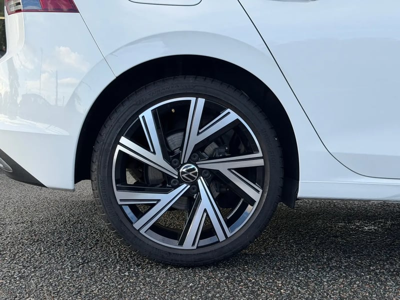 Photo de la voiture VOLKSWAGEN GOLF 1.5 eTSI OPF 150 DSG7 Style