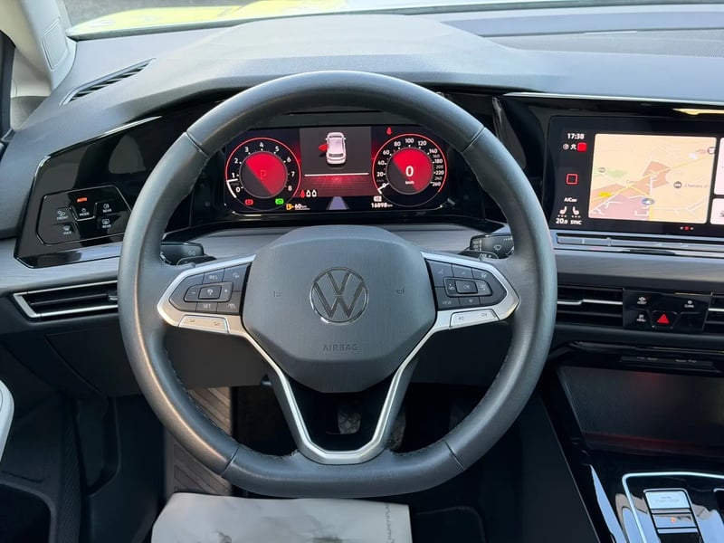 Photo de la voiture VOLKSWAGEN GOLF 1.5 eTSI OPF 150 DSG7 Style