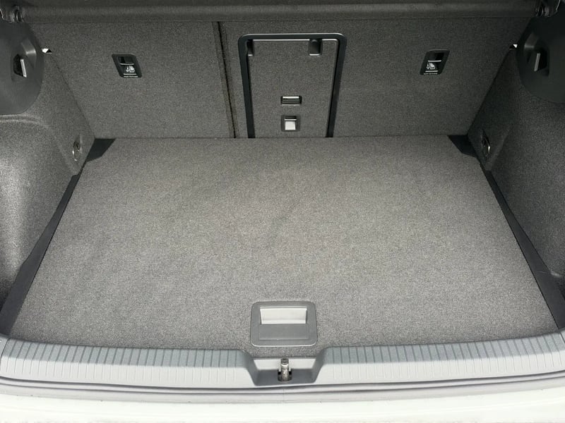 Photo de la voiture VOLKSWAGEN GOLF 1.5 eTSI EVO2 150 DSG7 R-Line Edition